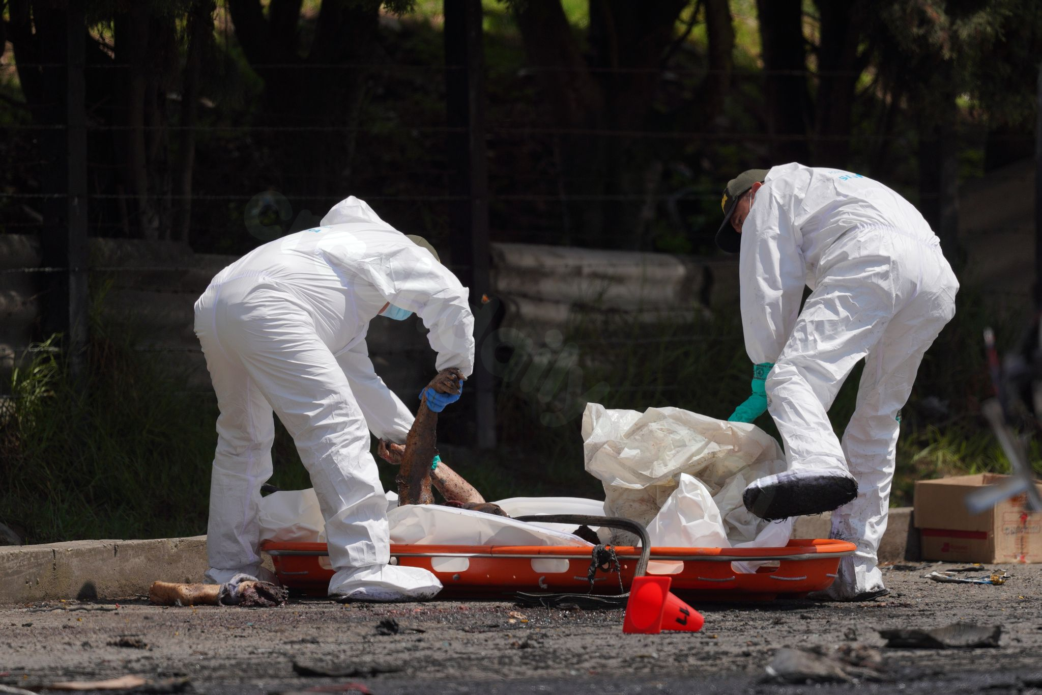 A road accident in Colombia involving several vehicles kills at least 2 people and injures 19