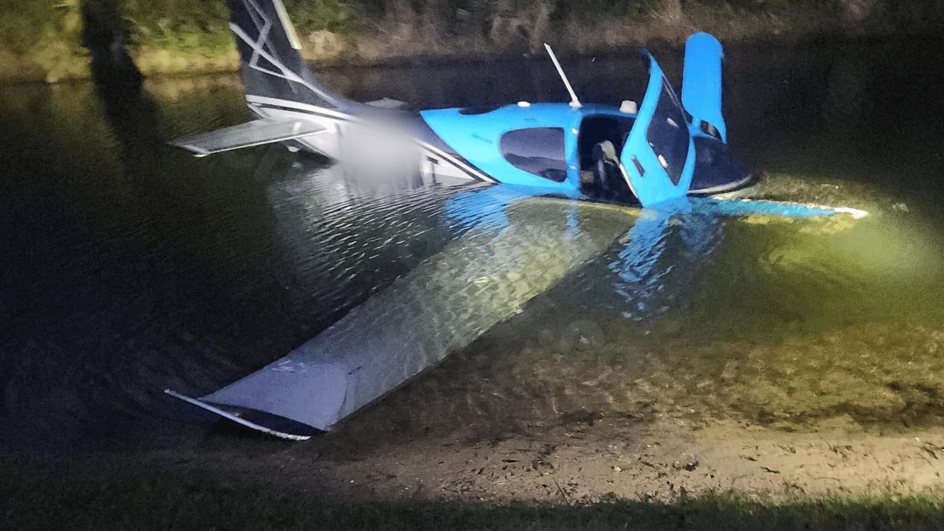 No injuries reported after small plane crash in northern Charleston County