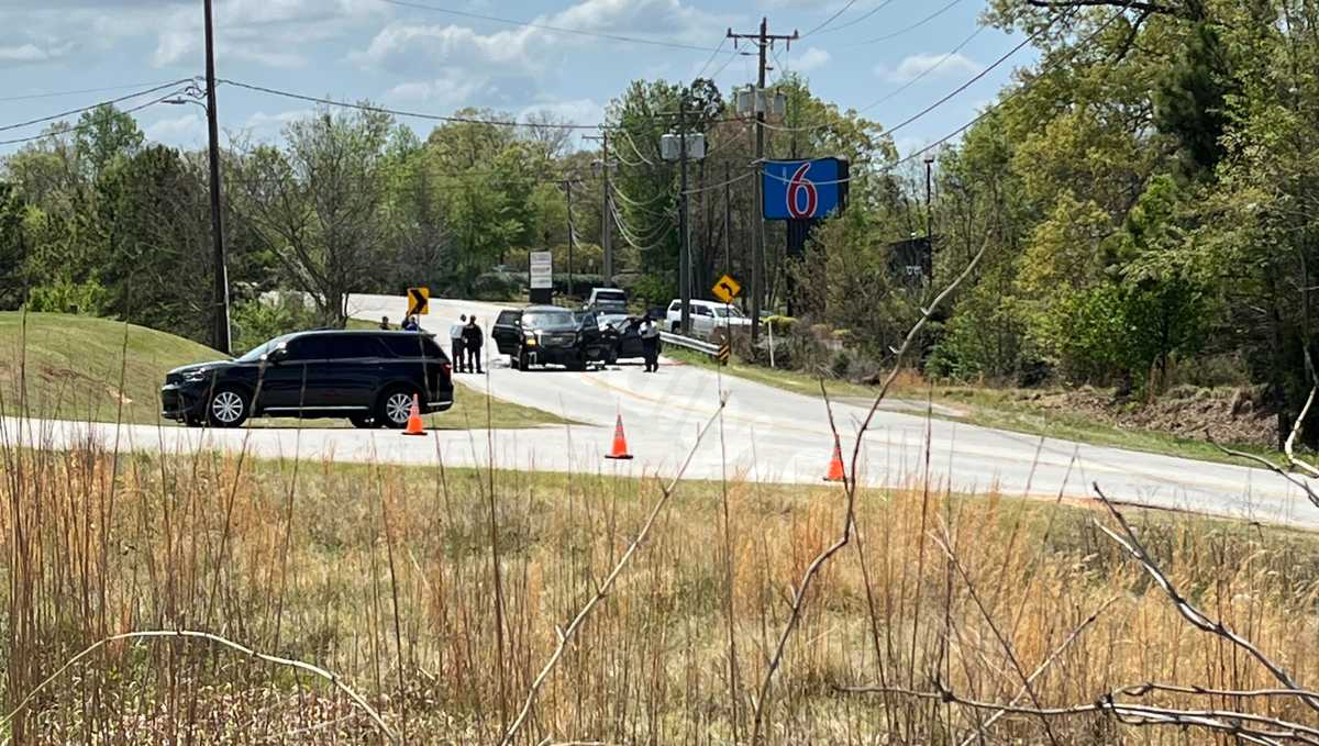 Large accident shuts down part of busy road in Simpsonville, police say