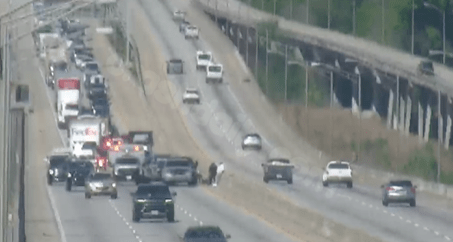 Multi-car crash with injuries closes lanes on I-526