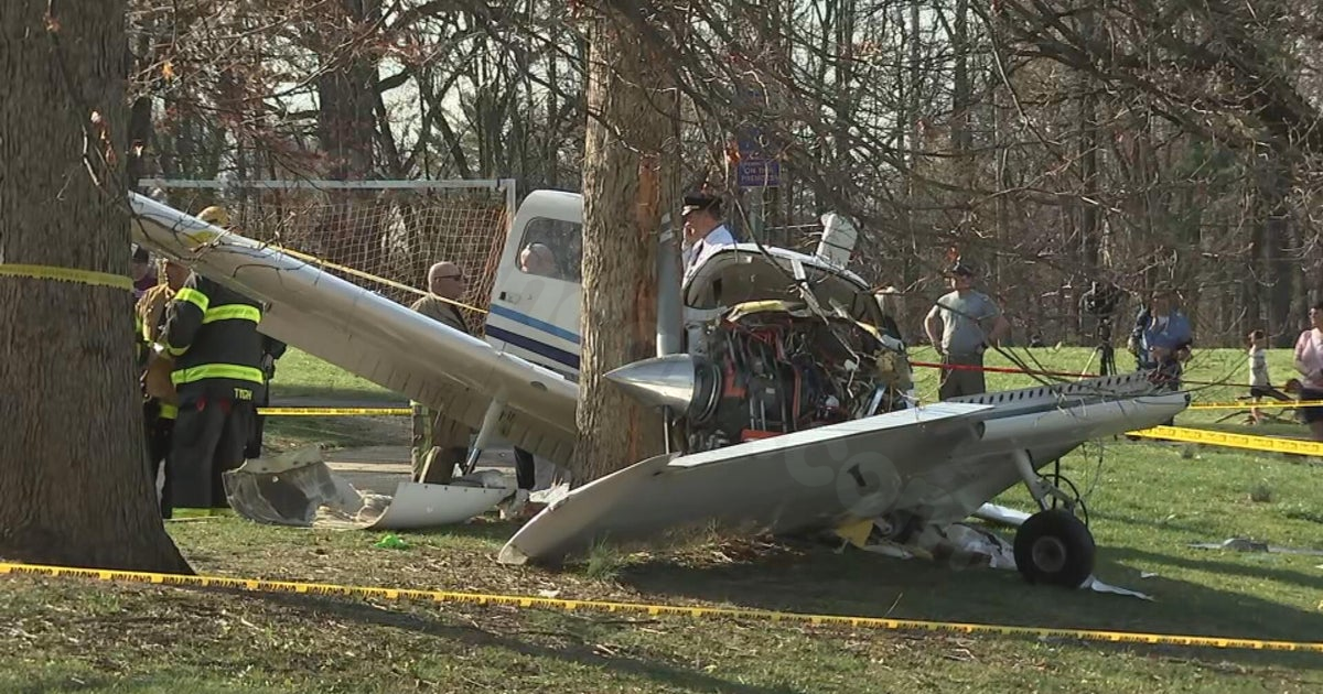 Northeast Philadelphia plane crash leaves 2 injured, including off-duty officer, sources say
