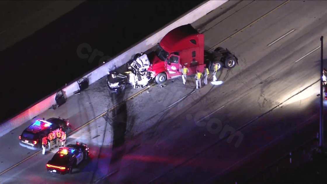 2 killed in crash with semi-truck on 210 Freeway near Sunland