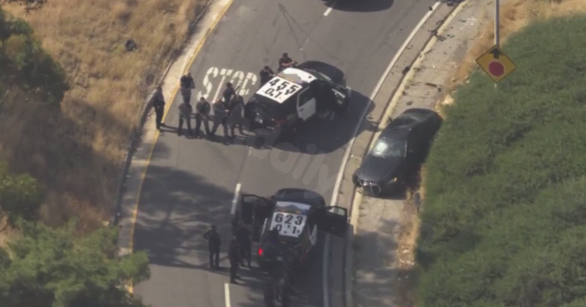 East Los Angeles police pursuit ends with crash on 5 Freeway off-ramp