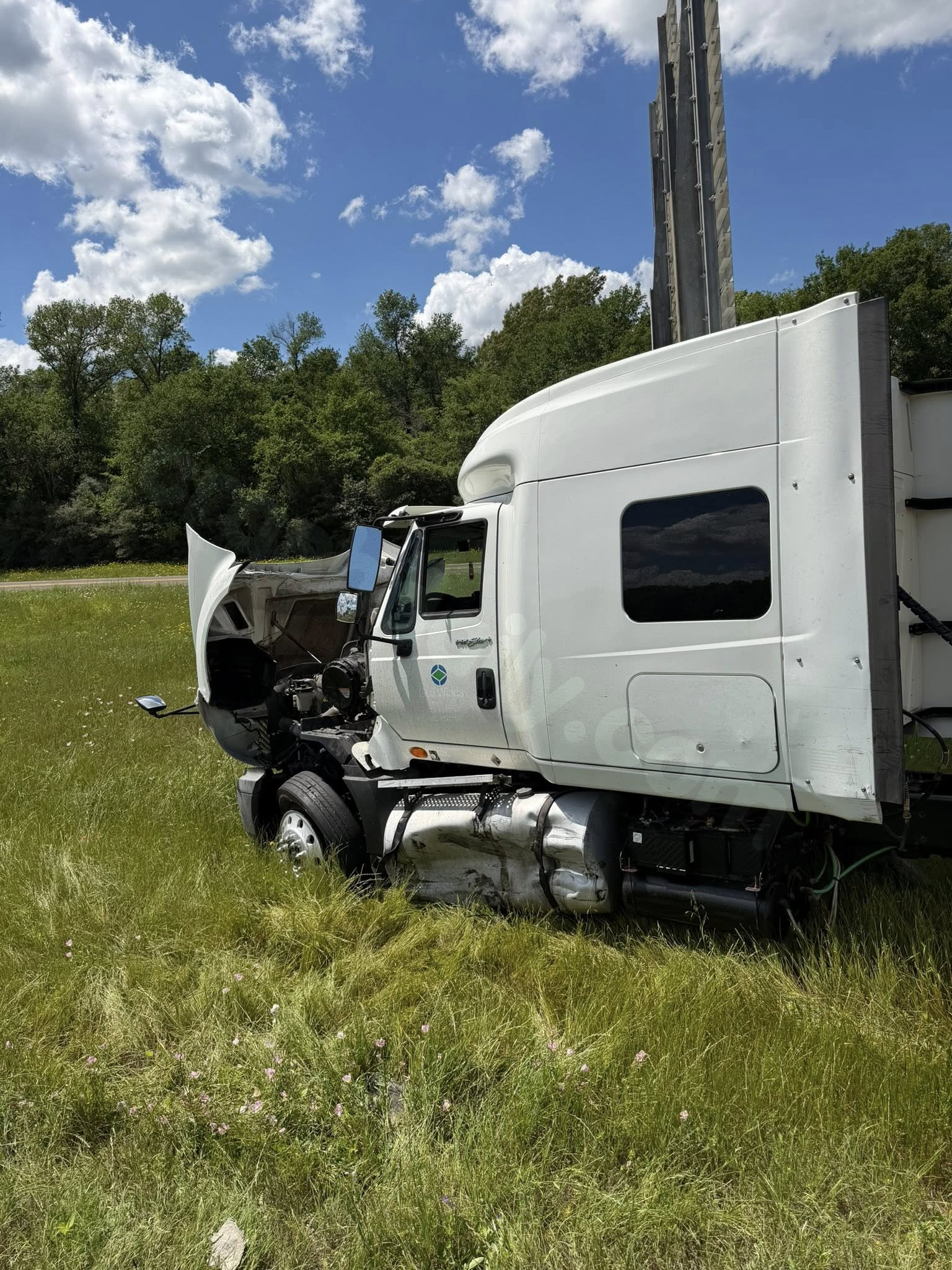 Three 18-wheelers involved in I-45 accident - KWKT