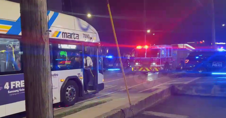 Police chase through Buckhead ends in crash, injuries reported at Peachtree and Piedmont
