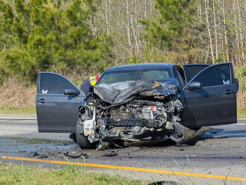 Three injured after two-vehicle crash on South Quay Road in Suffolk
