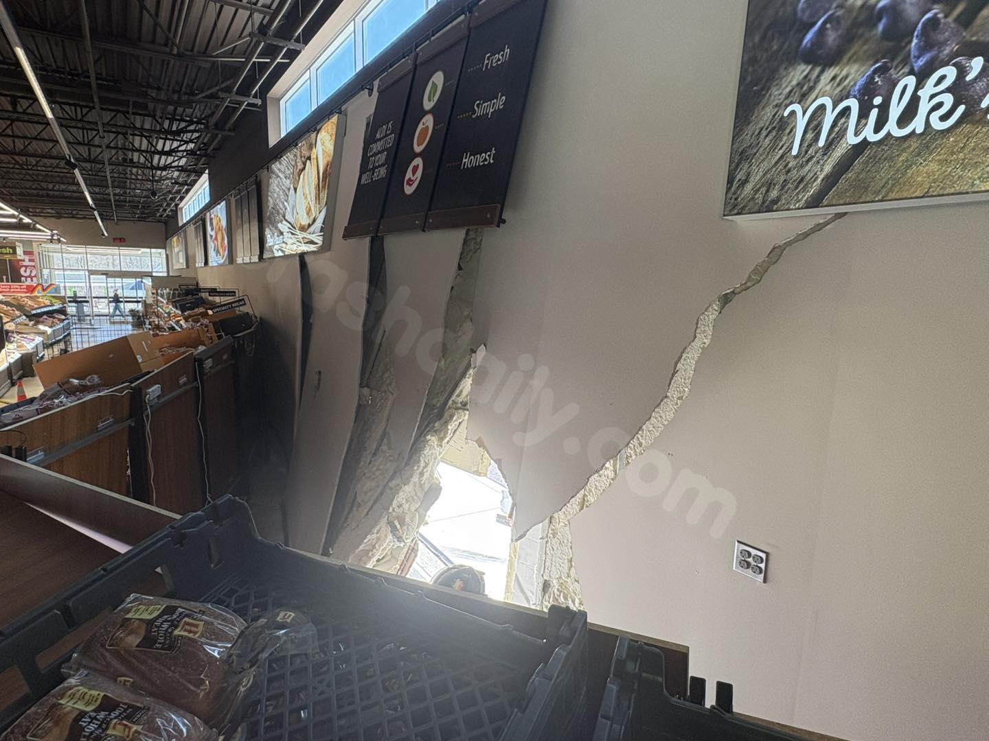 Aldi in Monroe closes after crash into building