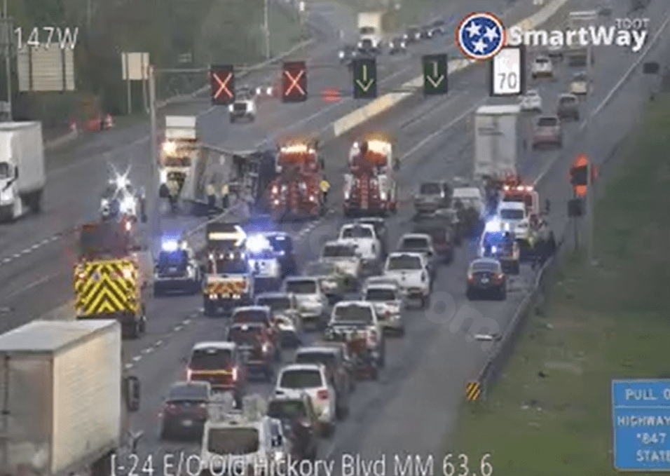 Multi-vehicle crash blocking I-24 in Rutherford County