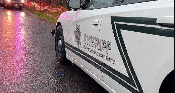 Fatal crash in Happy Valley shuts down road, investigation underway