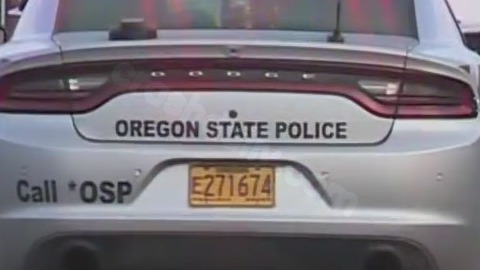 2 people die, 1 seriously injured after crash on Oregon highway