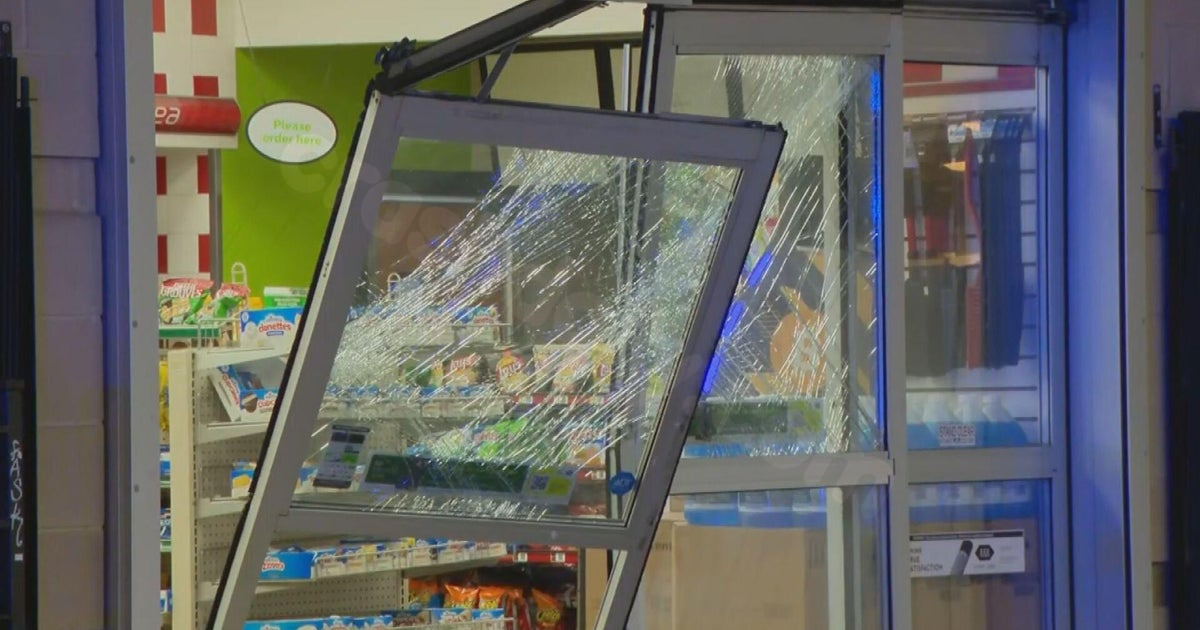 Burglars crash into gas station mini-mart in Chicago's River North district, take ATM