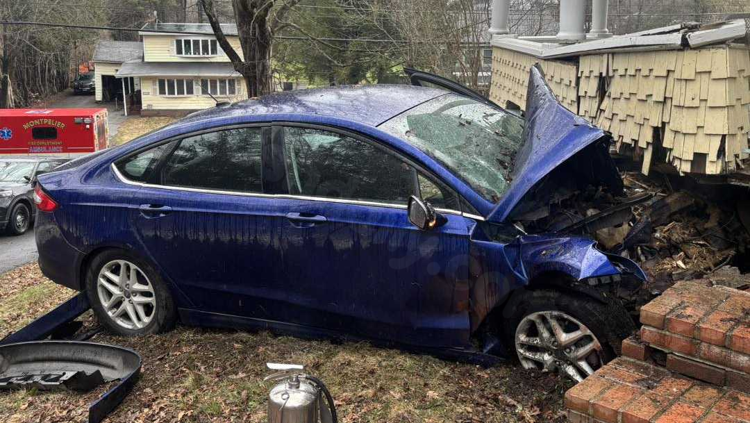 Car crashes into a building in Montpelier