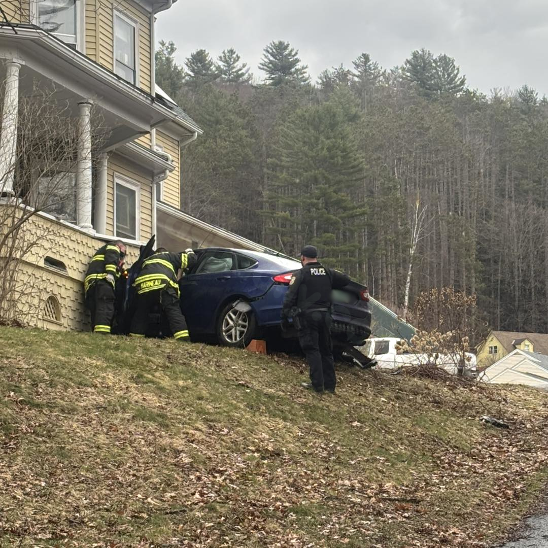 Car crashes into Montpelier house