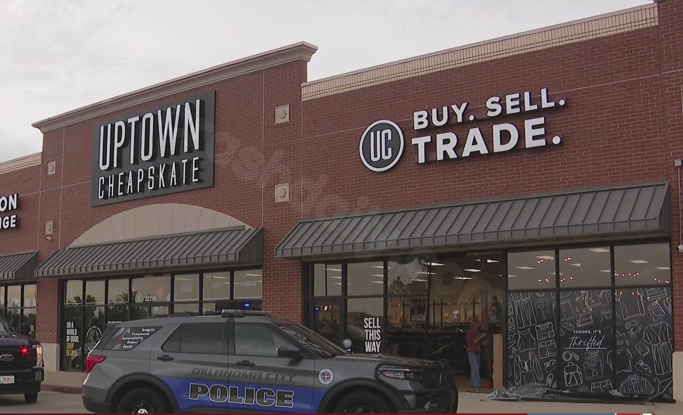 Car crashes into Oklahoma City metro store
