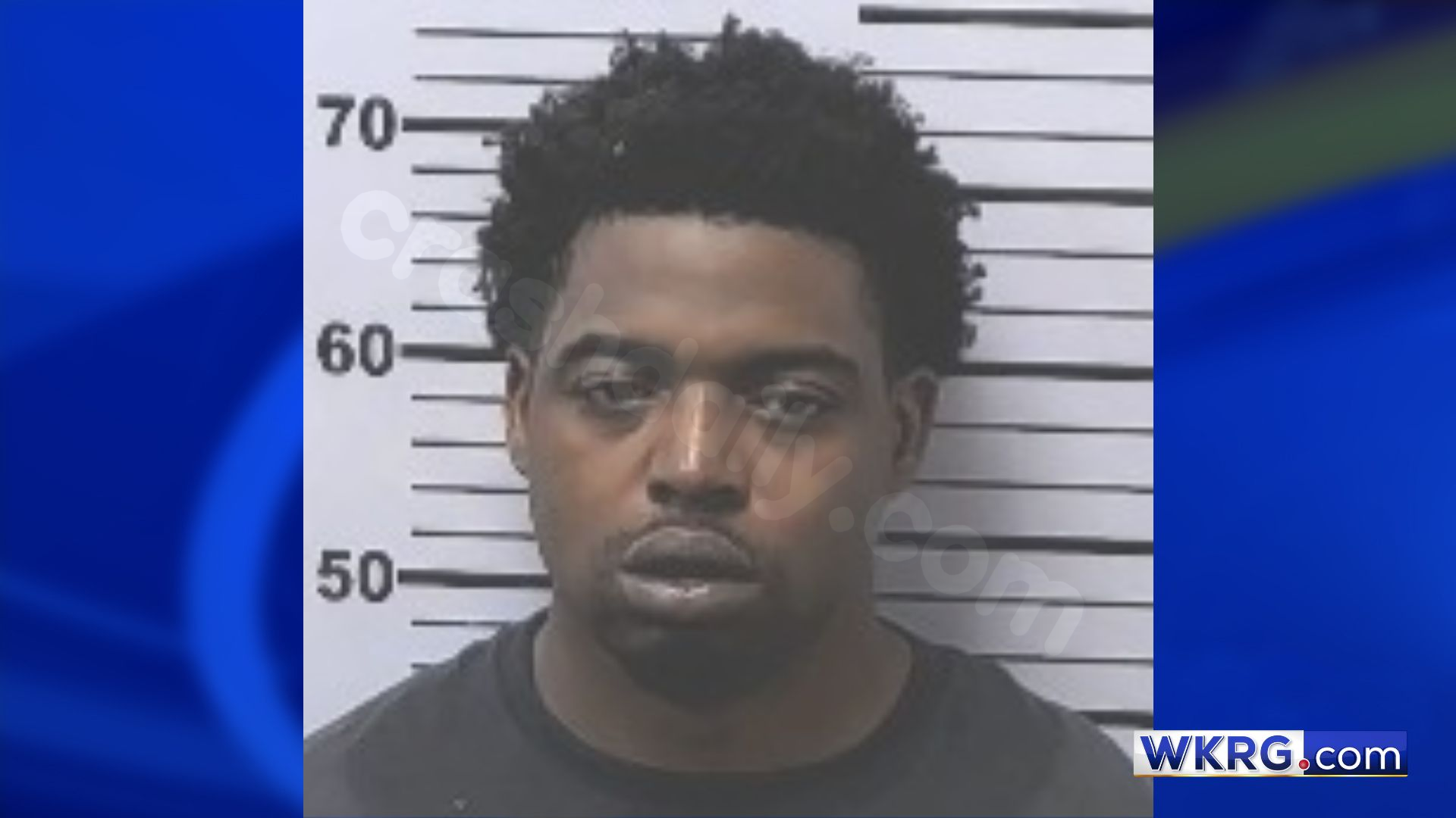 Mobile police chase ends in arrest after car crash
