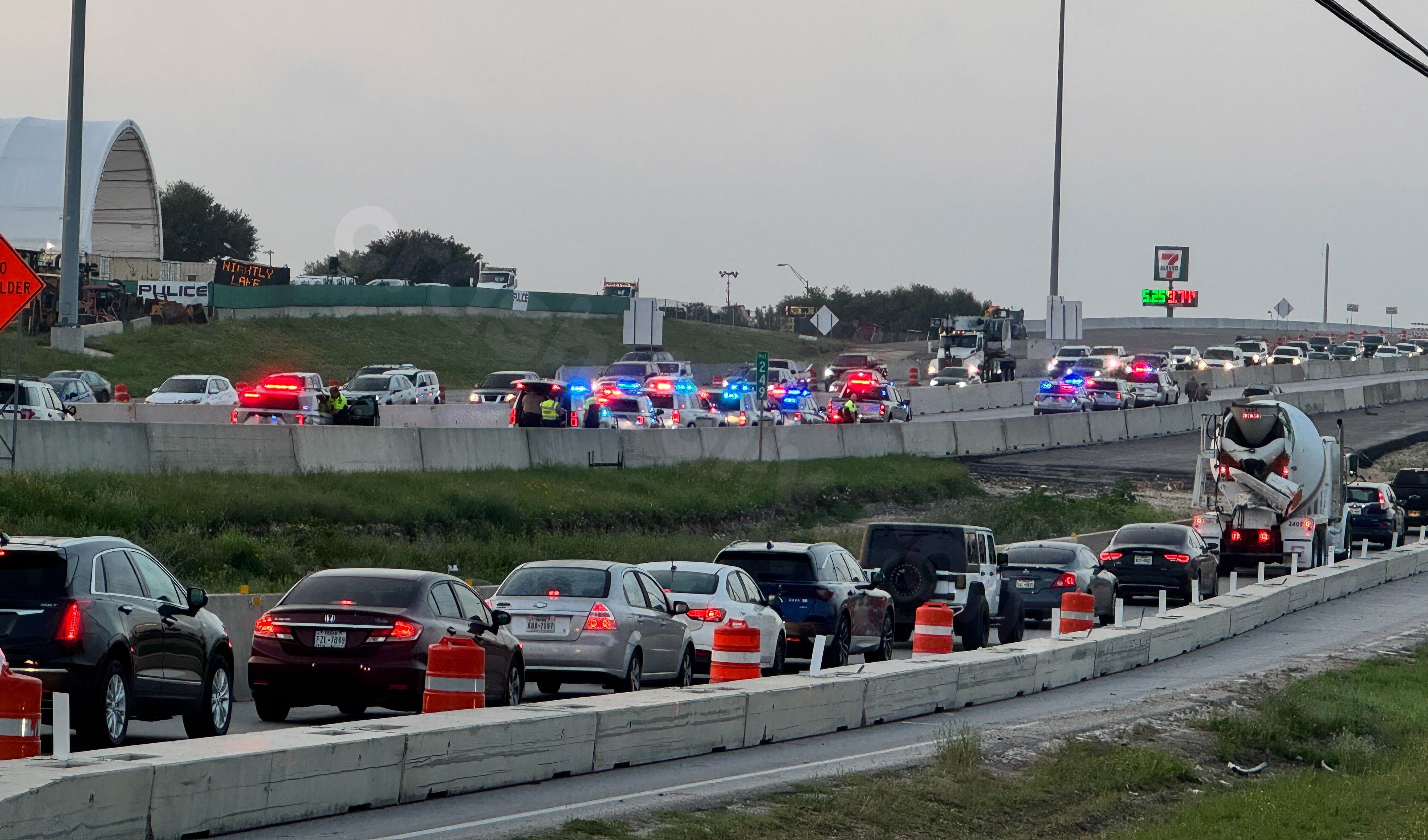 Fatal crash leads to southbound I-35 closure at Grand Avenue Parkway