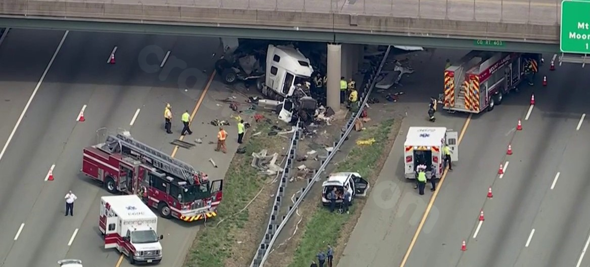 Parts of 295 shut down after tractor-trailer crash near Mount Laurel