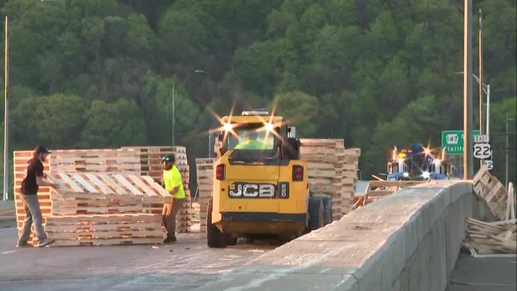 Morning crash shuts down Route 22 bridge