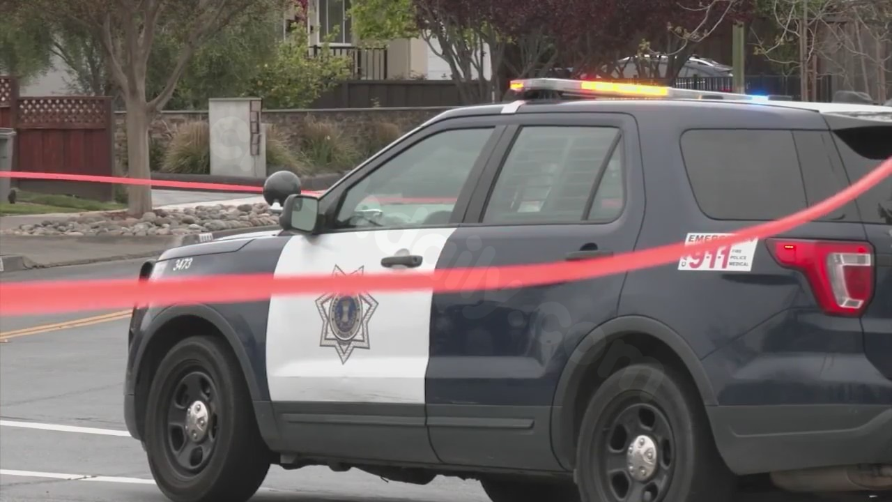 Multi-vehicle crash at Lucretia Avenue and Story Road in San Jose leaves 1 dead