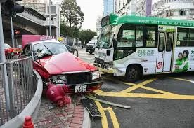 At least 10 injured in Hong Kong minibus accident - PHOTO