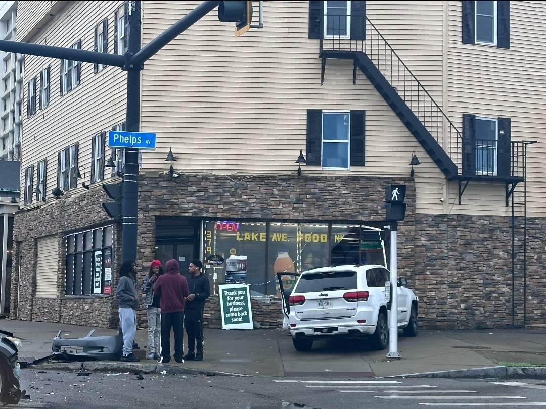 Crash damages two cars, building on Lake Avenue