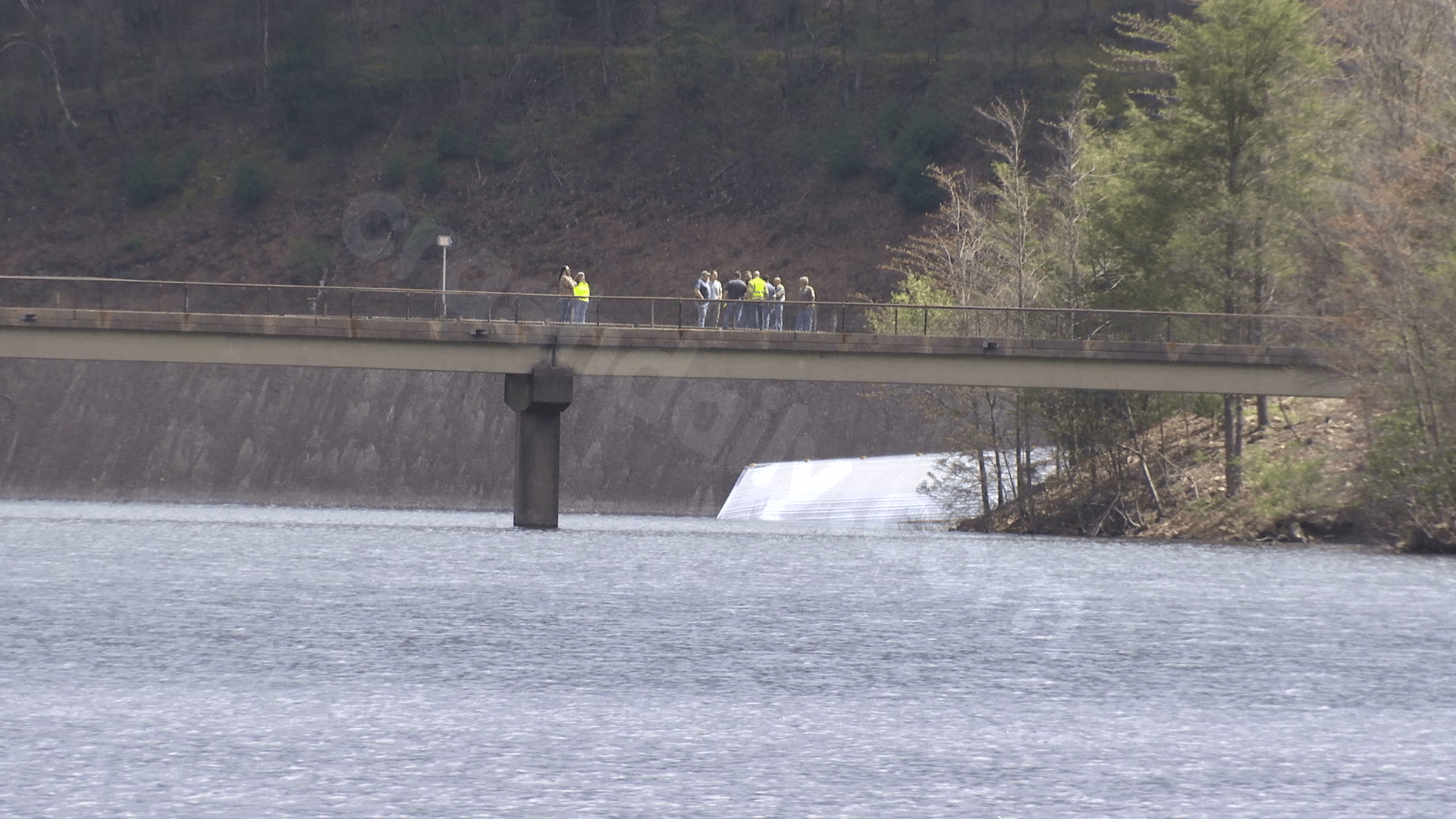 Tractor-trailer submerged in Pennsylvania reservoir after crashing through guardrail