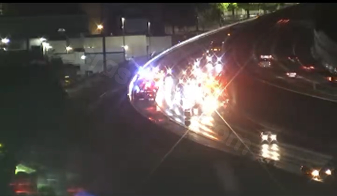 Multiple vehicle accident shuts down portion of I-77 South