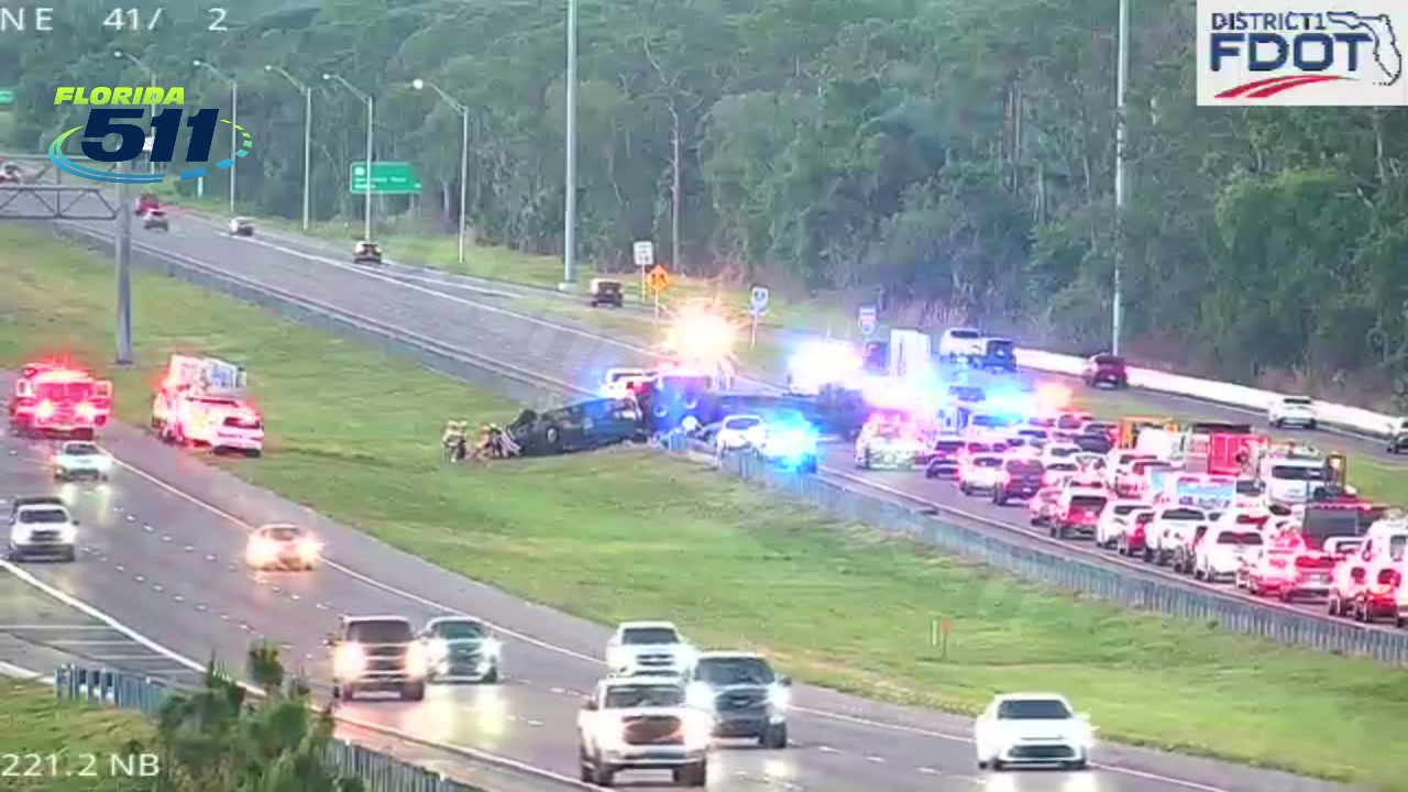 Major crash on I-75 in Manatee County blocking lanes, causing significant delays