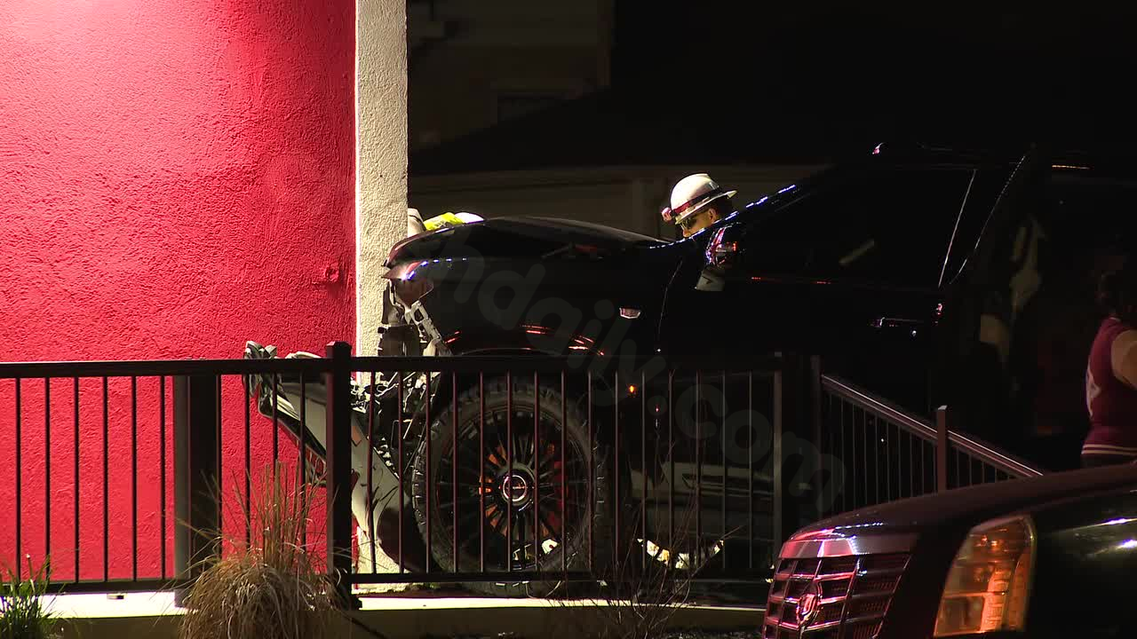 Car crashes into Milwaukee restaurant, severs gas line
