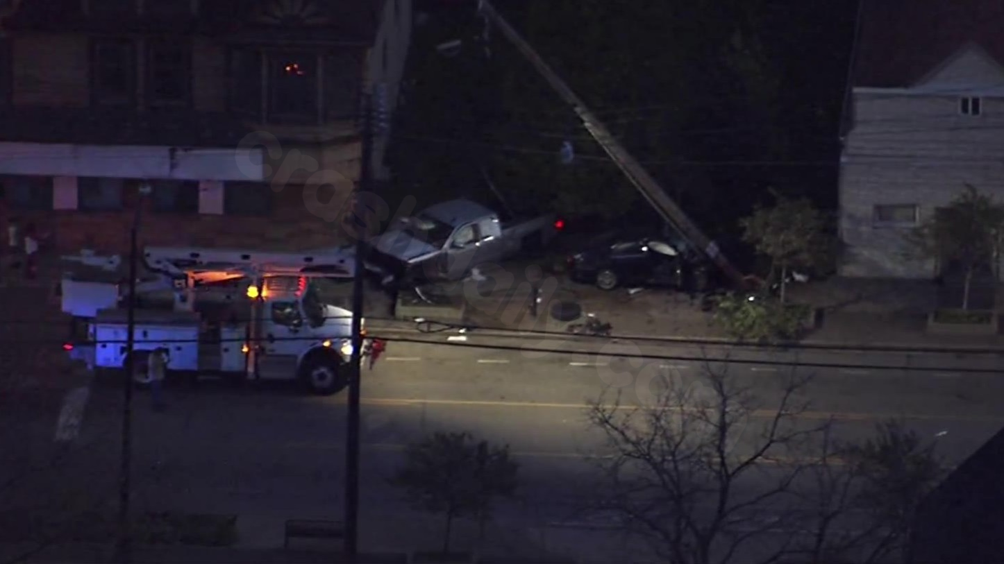 2-vehicle crash closes East 55th Street, Fleet Avenue intersection in Cleveland