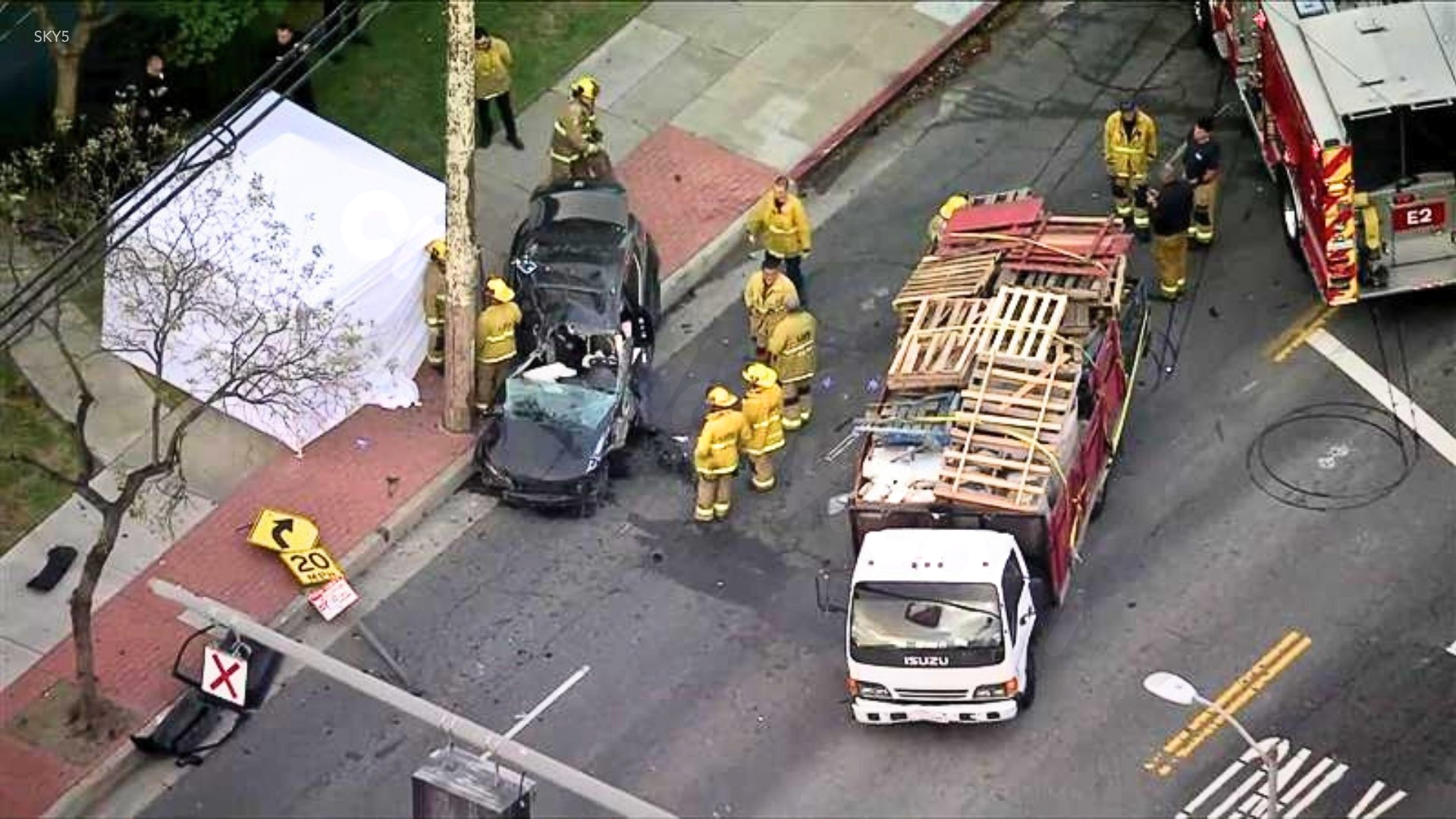 Boyle Heights fatal crash leaves 1 dead, car wrapped around pole