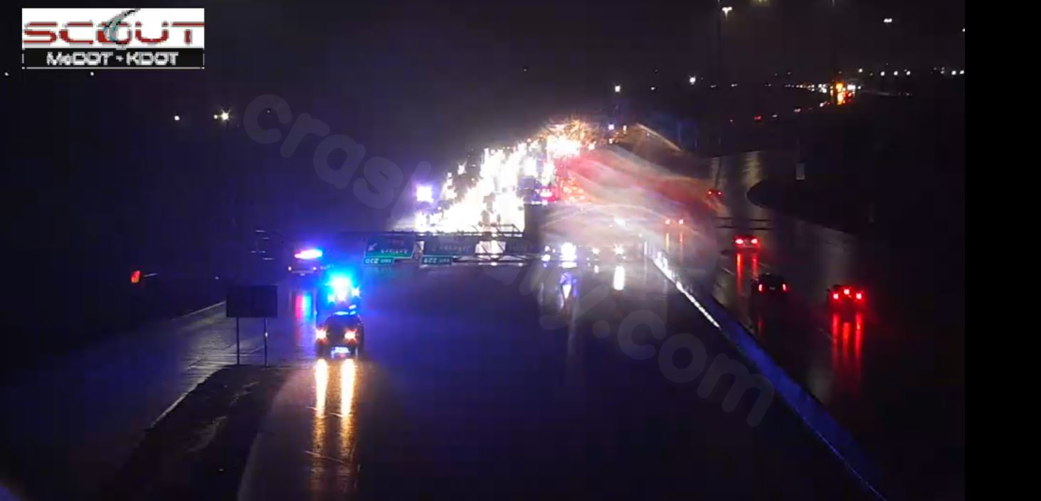 Deadly crash, sign on highway closes I-35 near Antioch in Merriam