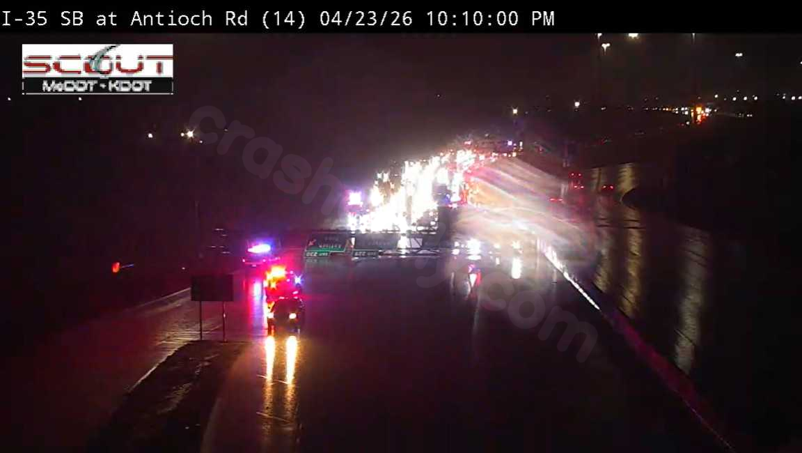 Fatal crash shuts down I-35 southbound near Antioch in Merriam