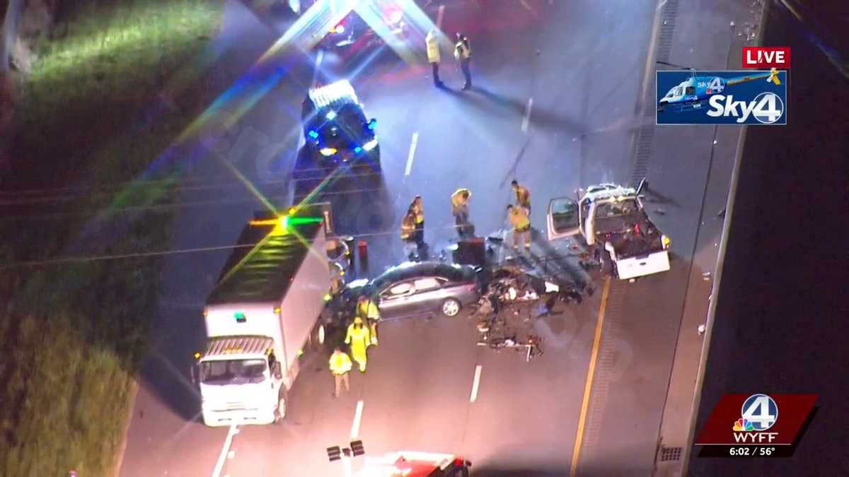 All lanes blocked on I-385 following crash