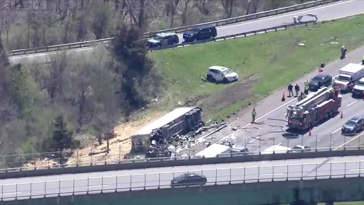 Heavy traffic, lanes closed on I-95 after crash involving tractor-trailer, SUV