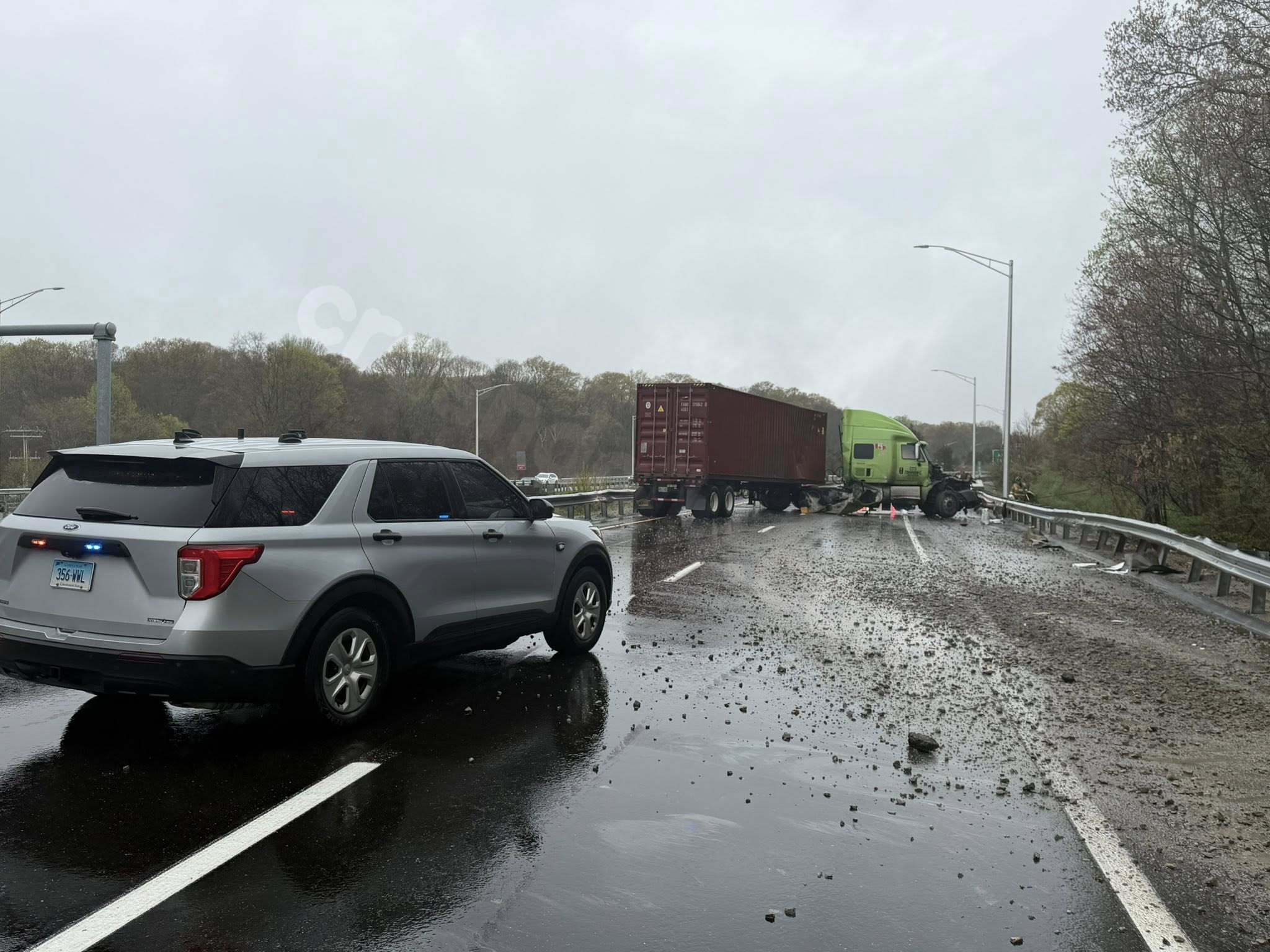 Jackknifed tractor-trailer closes lane of I-95 South in Groton