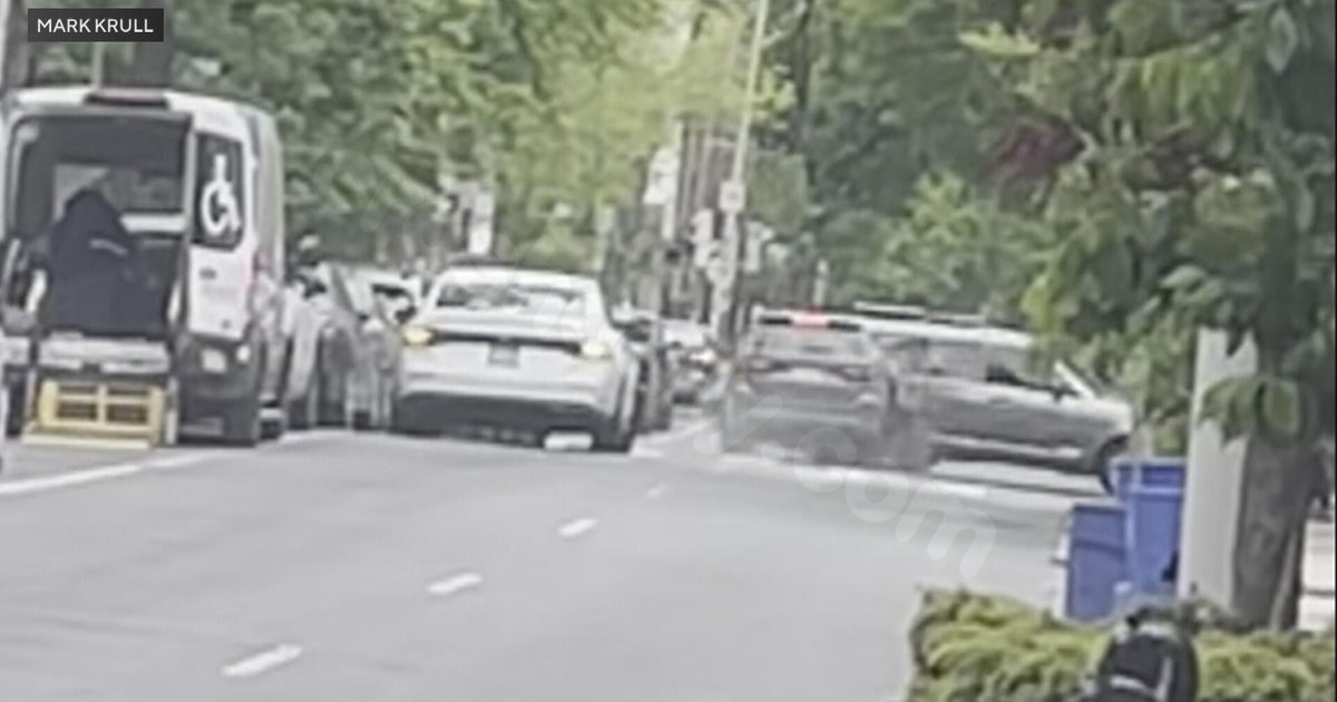 2 injured in Center City crash after driver ran red light, Philadelphia police say