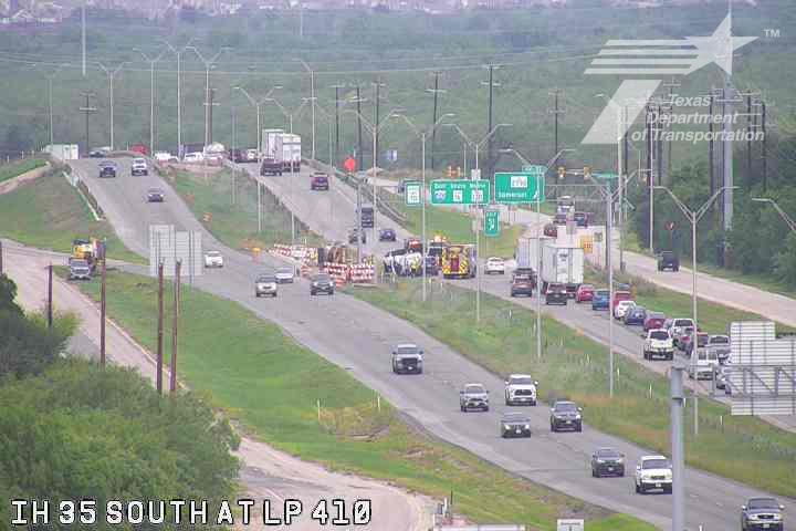 Crash shuts Loop 410 lanes near Somerset Road