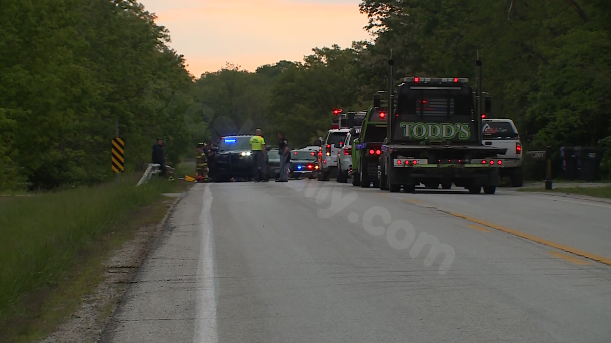 Sheriff: 2 killed after Dearborn County crash, road closed