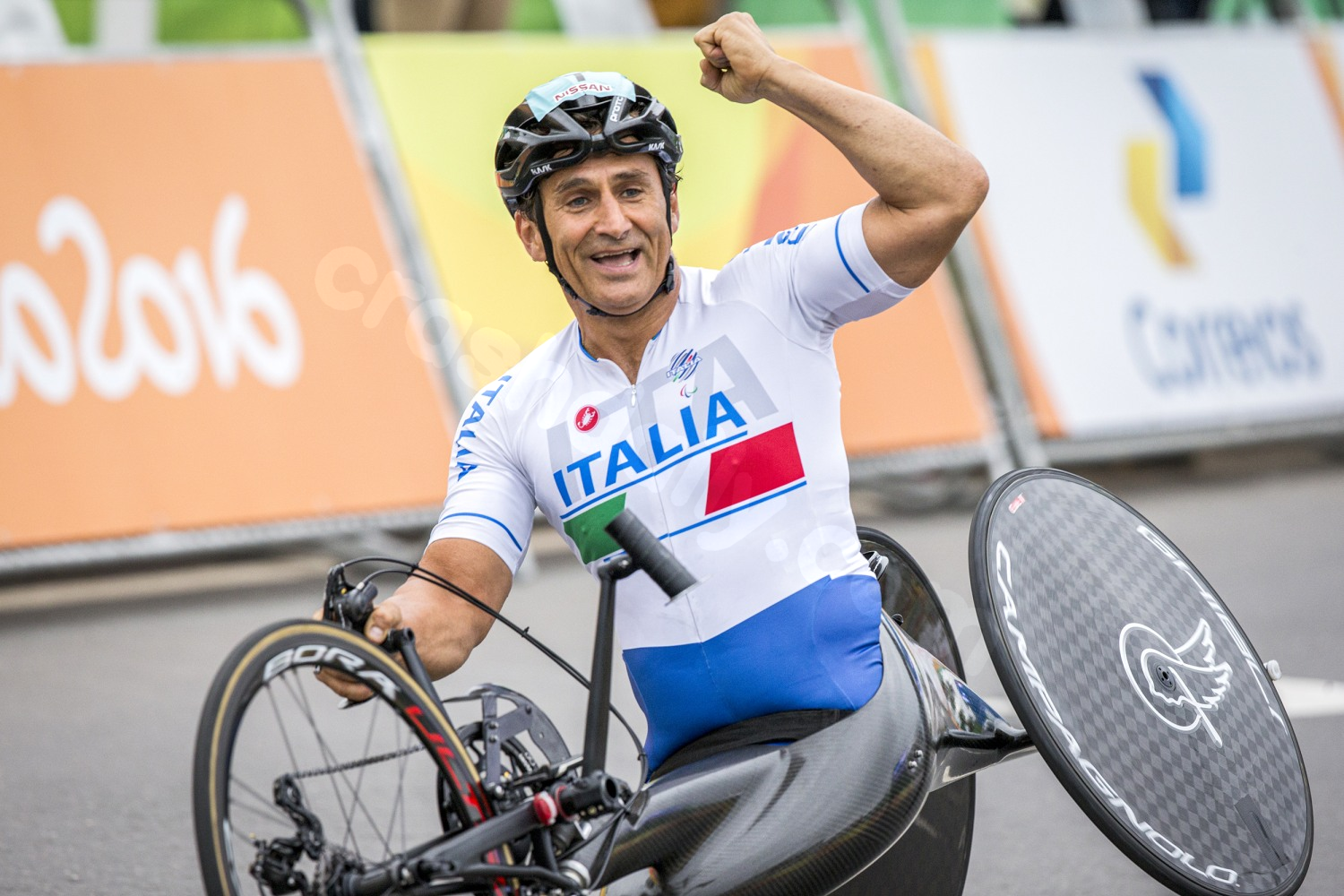 Alex Zanardi, auto racing champ who won Paralympic golds between life-altering accidents, dies at 59