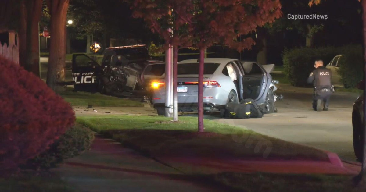 Elmwood Park police squad car involved in head-on crash on Chicago's West Side