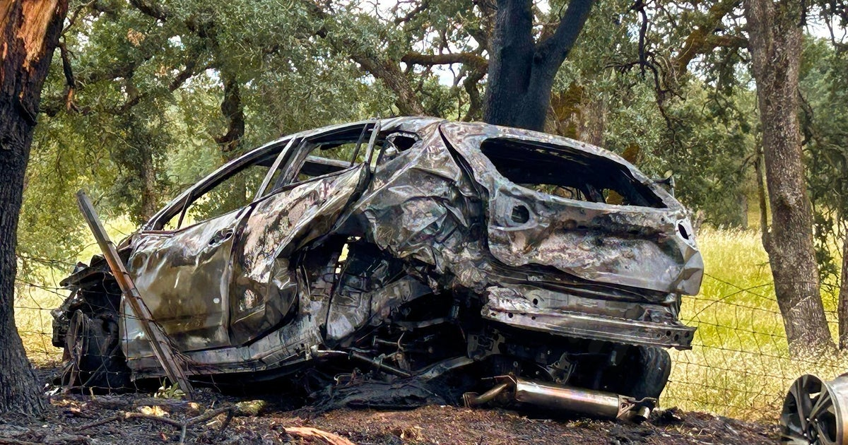 Folsom crash injures 3, sparks nearby vegetation fire