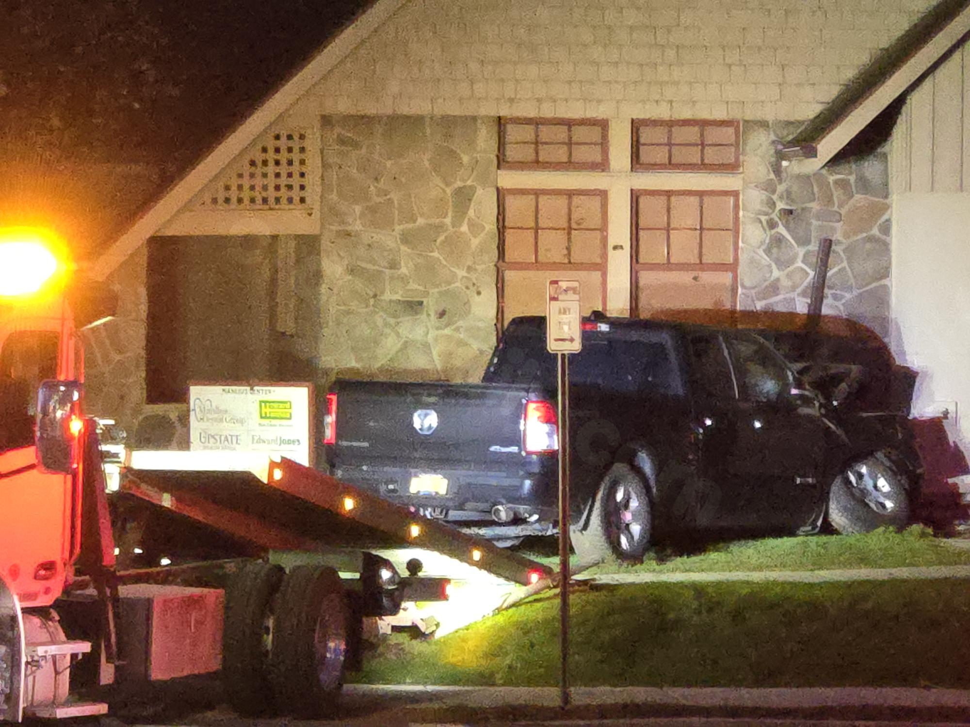 Man charged with DWI after crashing into Manlius building works as Onondaga County deputy