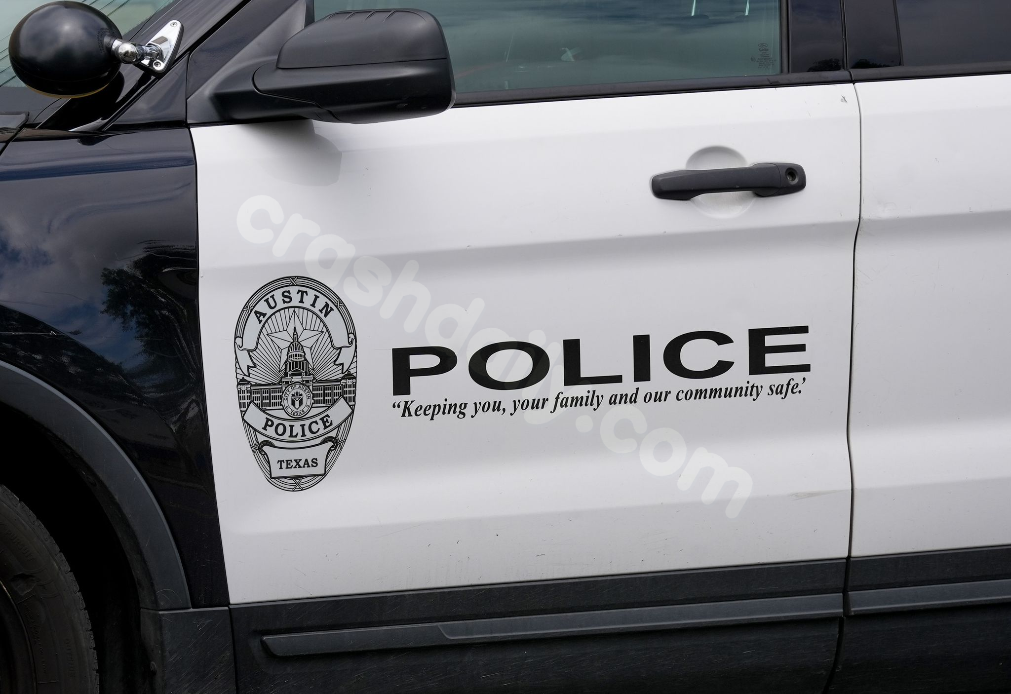 Austin man charged with intoxication manslaughter after 2-year-old dies in car crash