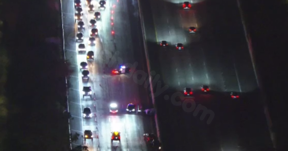 Fiery crash on 10 Freeway leaves 1 dead, 1 critical in Los Angeles