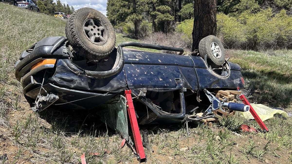 Child rescued after two killed in southern Colorado crash