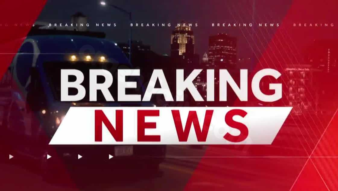 Crash forces road closure in Des Moines; 2 people hospitalized