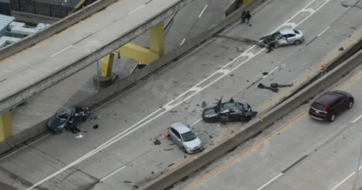 Multi-vehicle crash closes ramp to Fort Duquesne Bridge in Pittsburgh