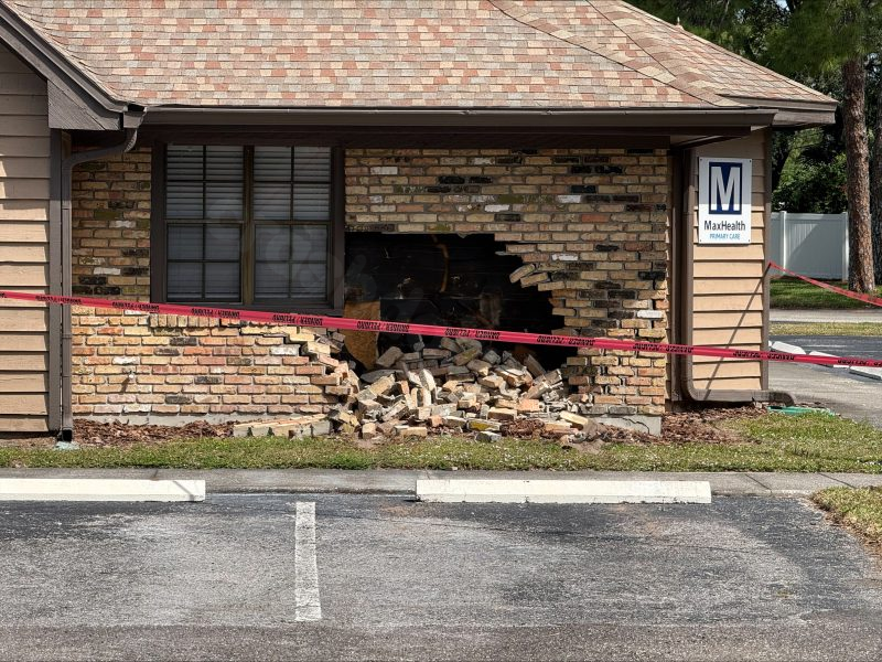 Car crashes into brick building in Pinellas Park