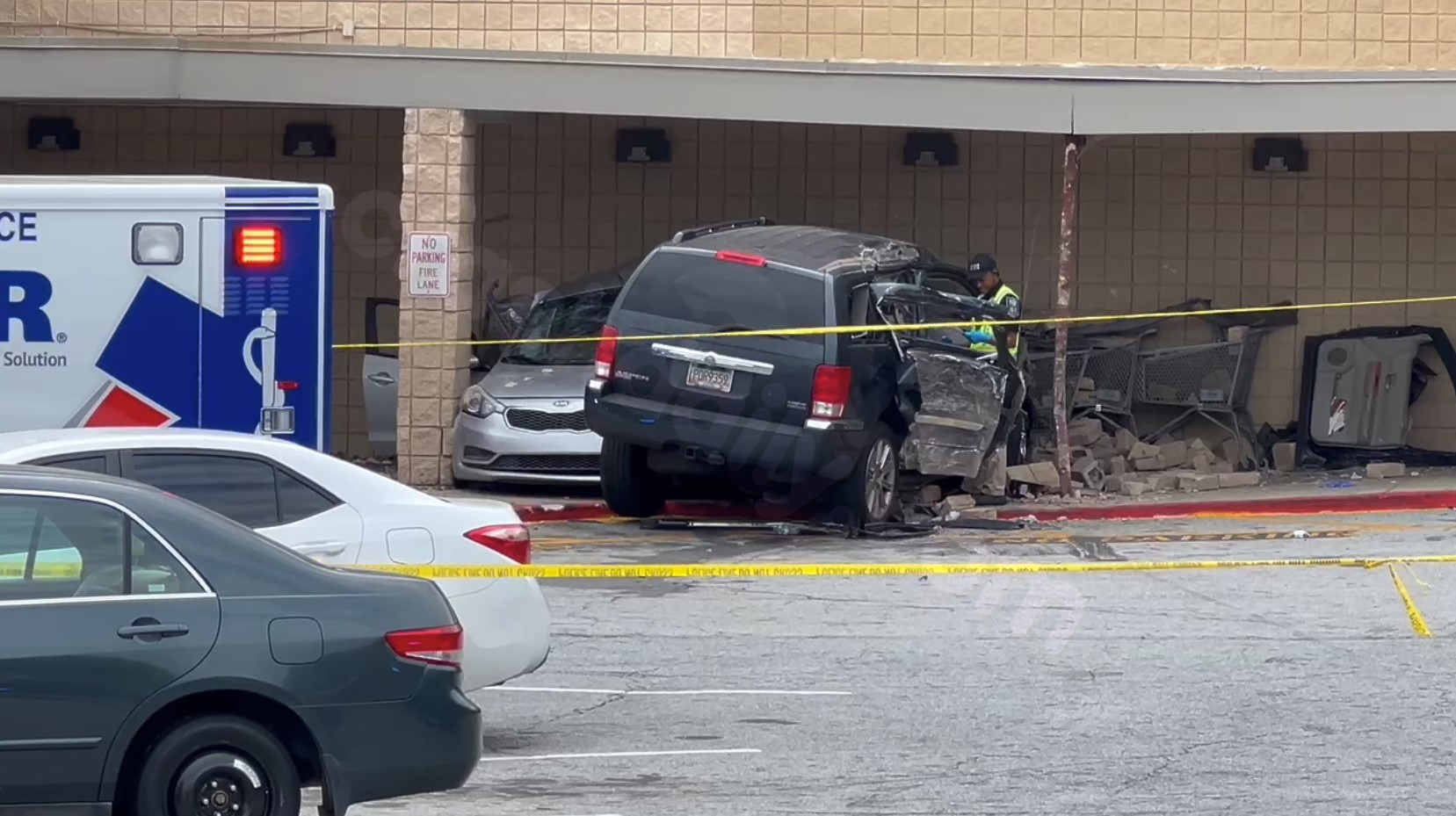 Car crashes into Kroger on Wesley Chapel Road